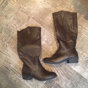 Pink and pepper tall brown boots size  61/2